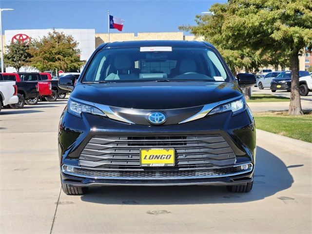 2023 Toyota Sienna XLE