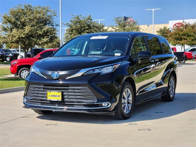 2023 Toyota Sienna XLE