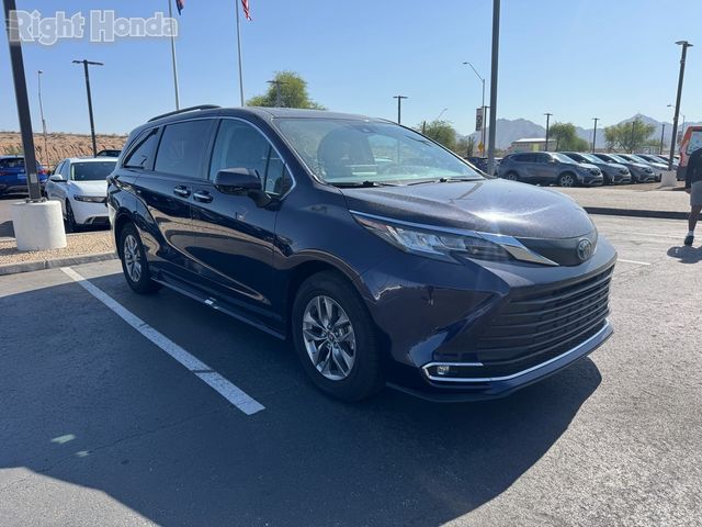 2023 Toyota Sienna XLE