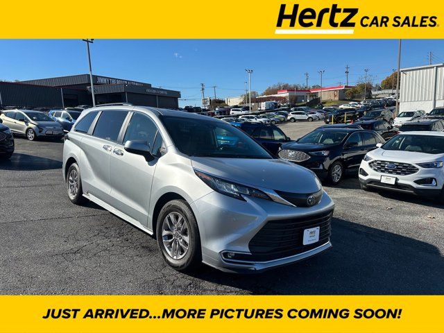 2023 Toyota Sienna XLE