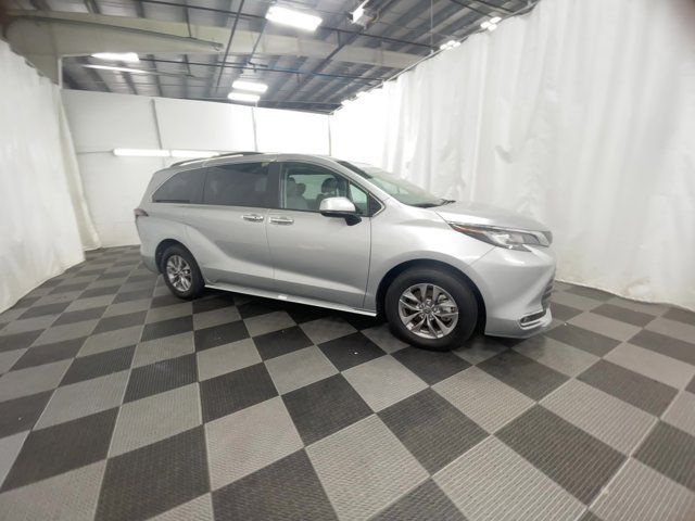 2023 Toyota Sienna XLE