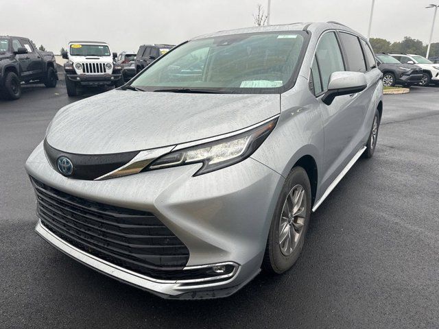 2023 Toyota Sienna XLE