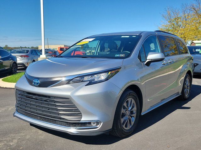 2023 Toyota Sienna XLE