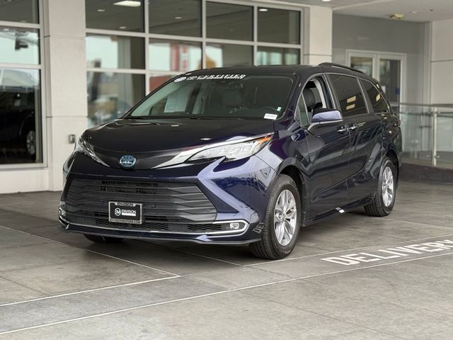 2023 Toyota Sienna XLE