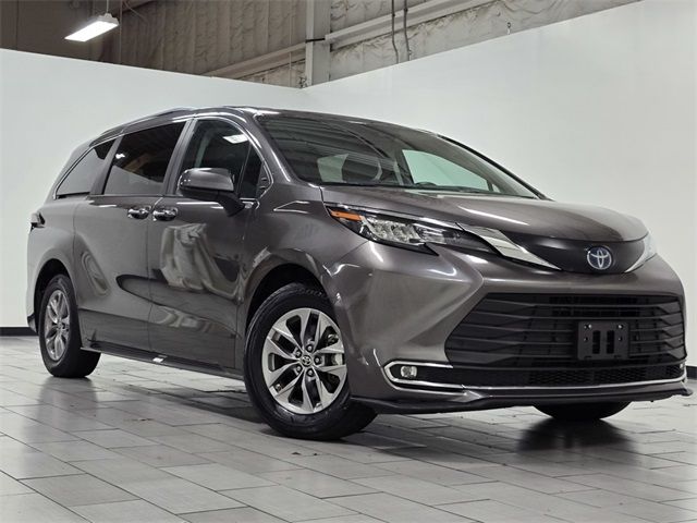 2023 Toyota Sienna XLE