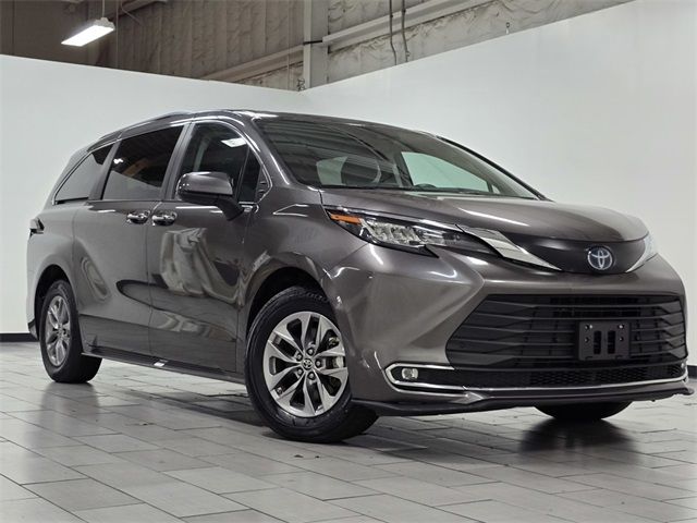 2023 Toyota Sienna XLE