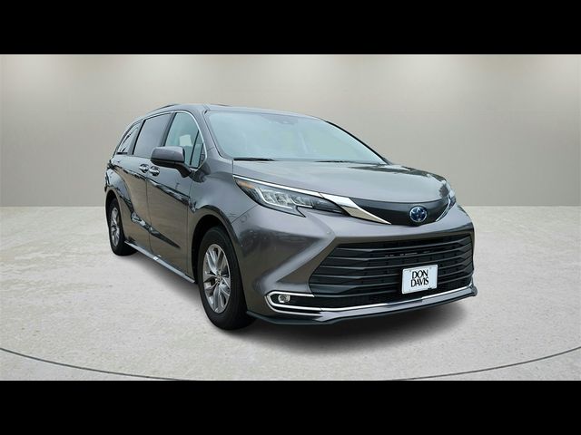 2023 Toyota Sienna XLE