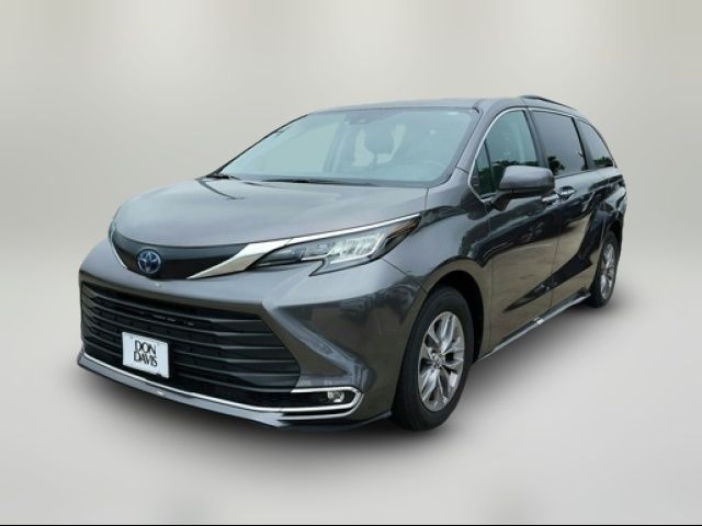2023 Toyota Sienna XLE