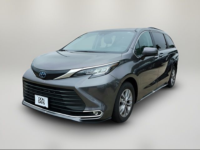 2023 Toyota Sienna XLE