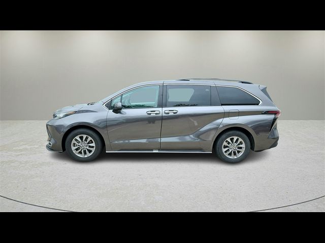 2023 Toyota Sienna XLE