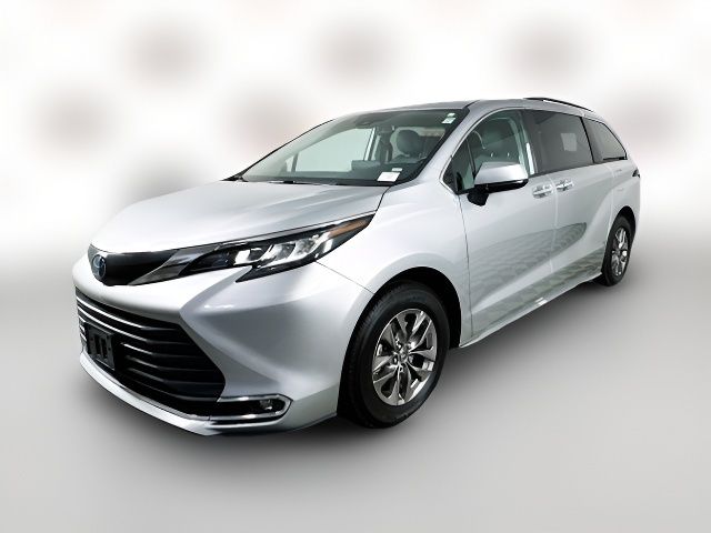2023 Toyota Sienna XLE