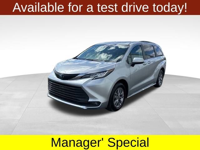 2023 Toyota Sienna XLE