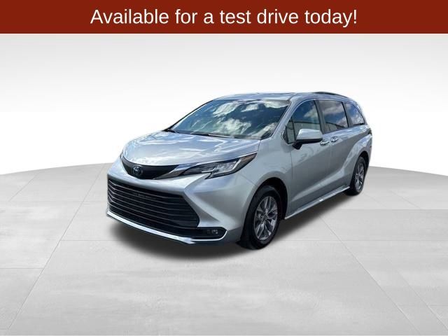 2023 Toyota Sienna XLE