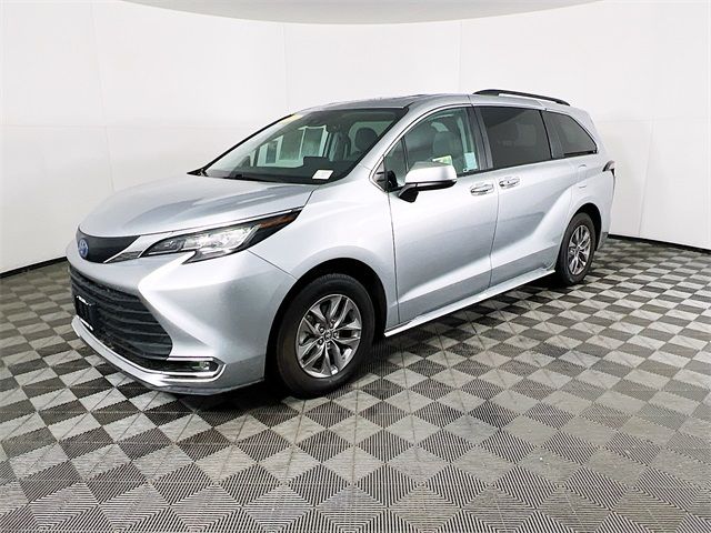 2023 Toyota Sienna XLE