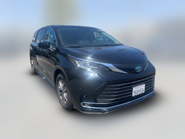 2023 Toyota Sienna XLE