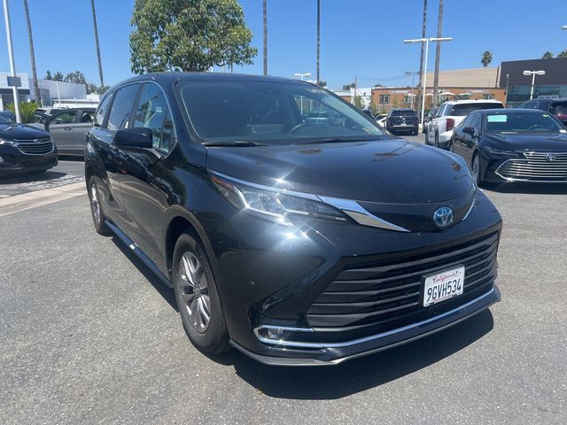 2023 Toyota Sienna XLE