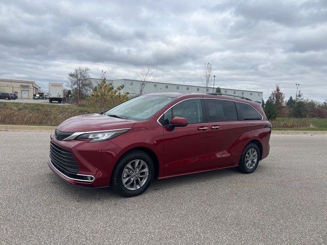 2023 Toyota Sienna XLE