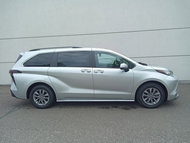 2023 Toyota Sienna XLE