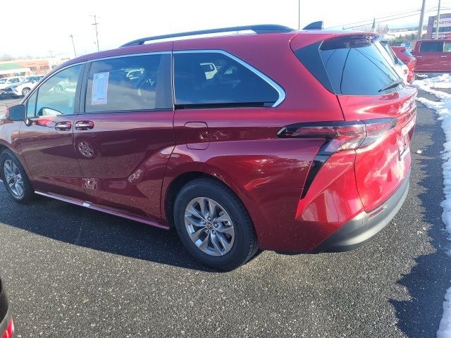 2023 Toyota Sienna XLE