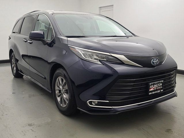 2023 Toyota Sienna XLE