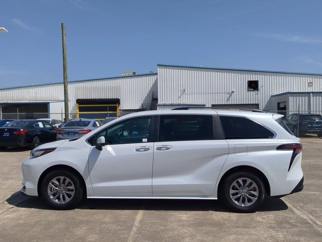 2023 Toyota Sienna XLE