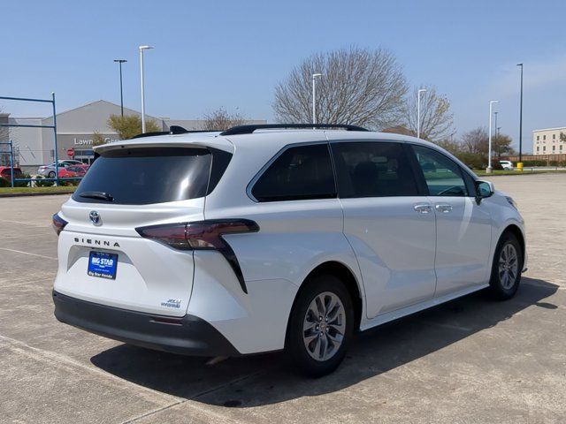 2023 Toyota Sienna XLE