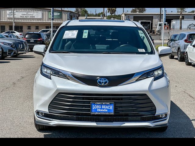 2023 Toyota Sienna XLE
