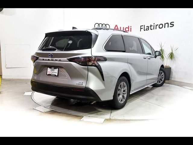 2023 Toyota Sienna XLE