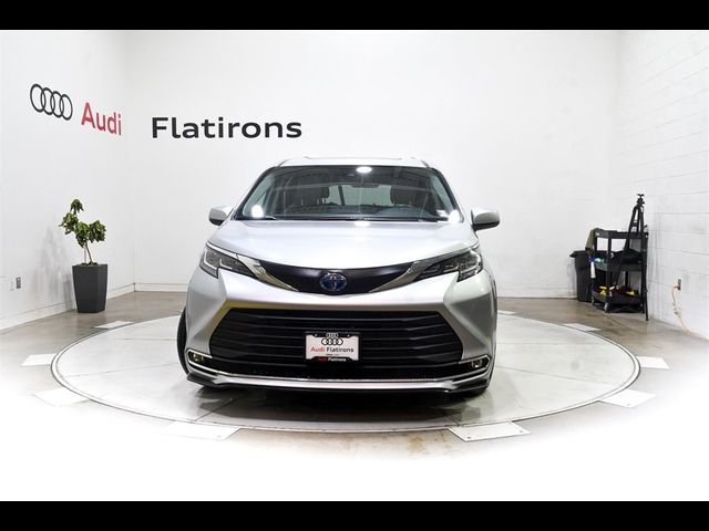 2023 Toyota Sienna XLE