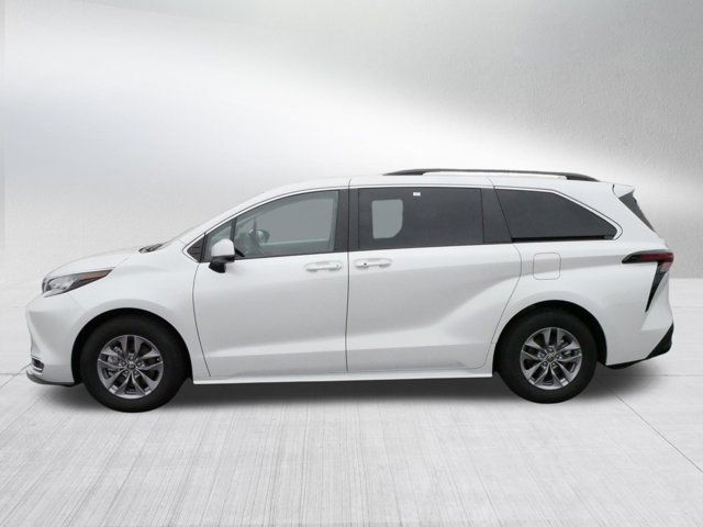 2023 Toyota Sienna XLE