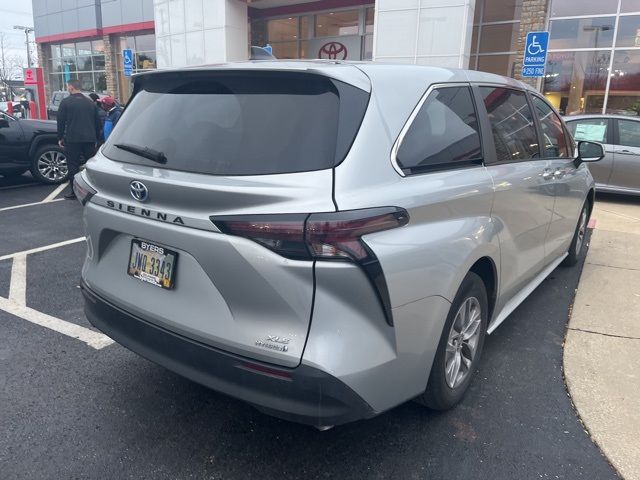 2023 Toyota Sienna XLE