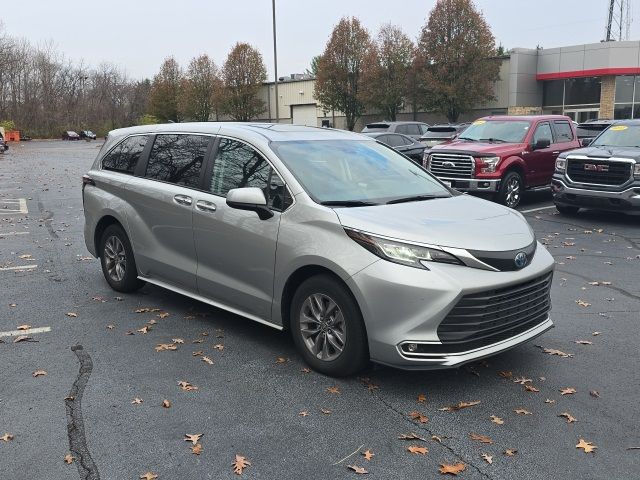 2023 Toyota Sienna XLE