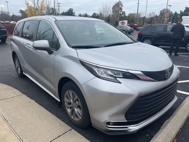 2023 Toyota Sienna XLE