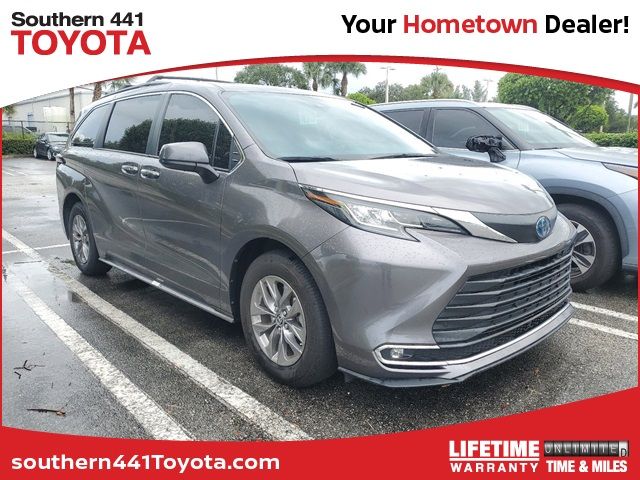 2023 Toyota Sienna XLE