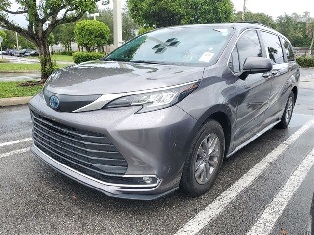 2023 Toyota Sienna XLE