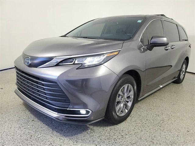 2023 Toyota Sienna XLE