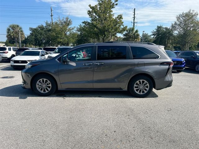 2023 Toyota Sienna XLE