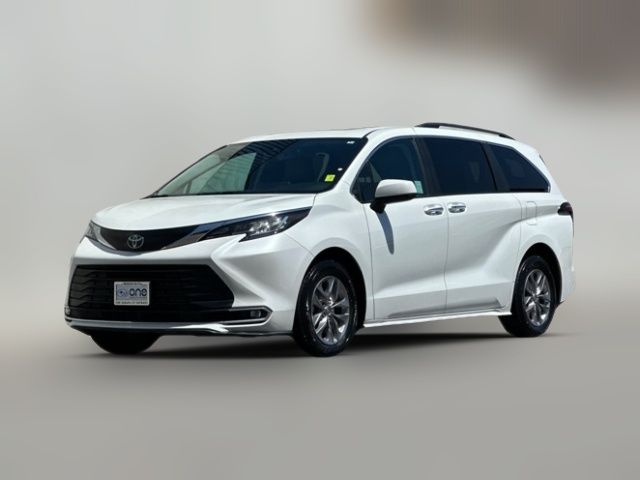 2023 Toyota Sienna XLE