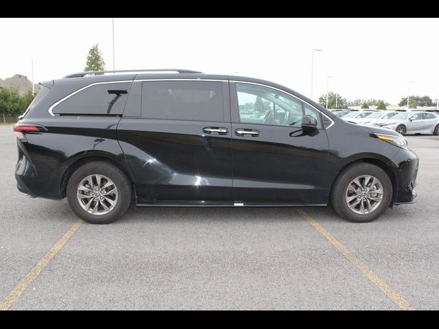2023 Toyota Sienna XLE
