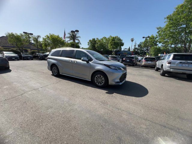 2023 Toyota Sienna XLE