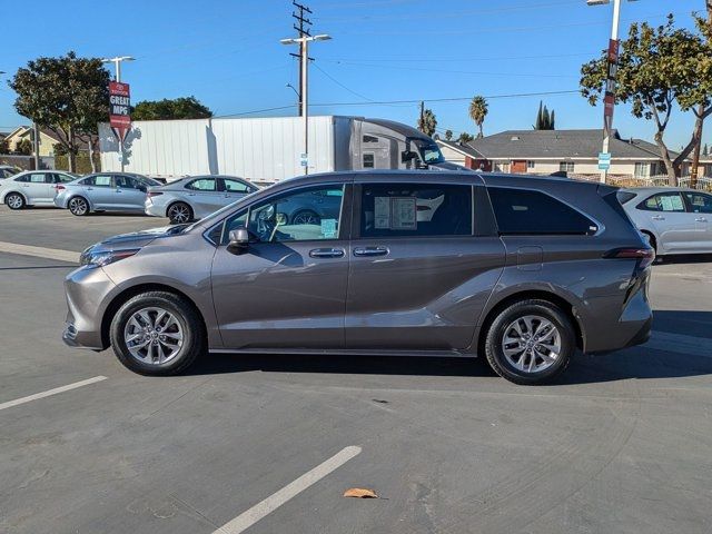2023 Toyota Sienna XLE