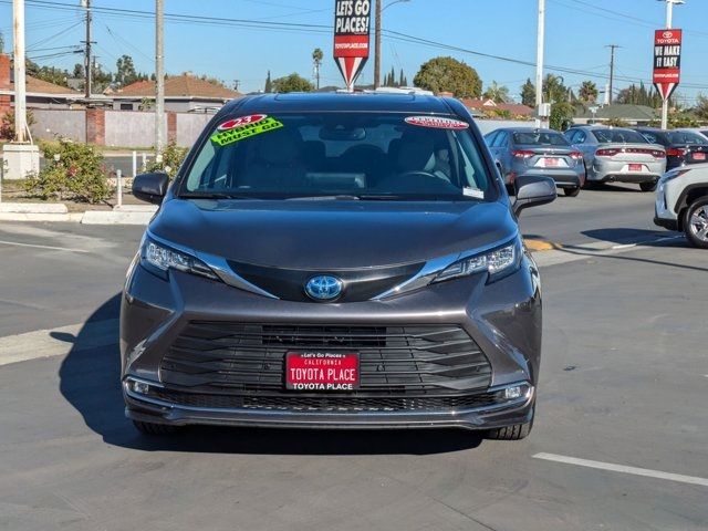 2023 Toyota Sienna XLE