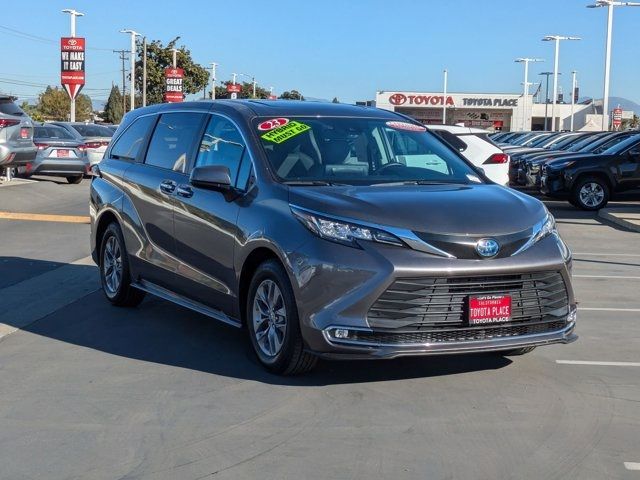 2023 Toyota Sienna XLE