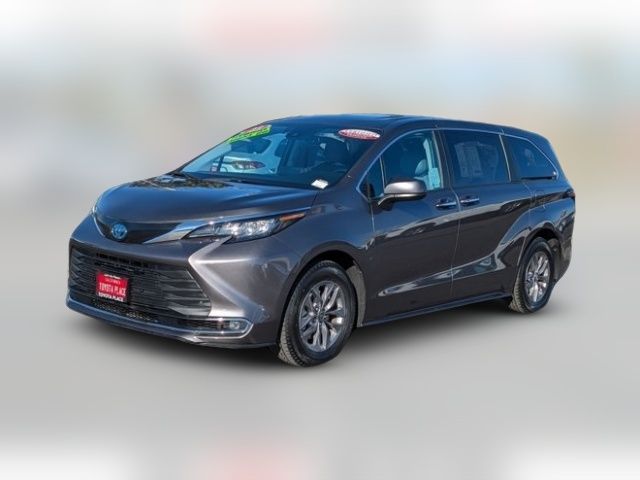 2023 Toyota Sienna XLE