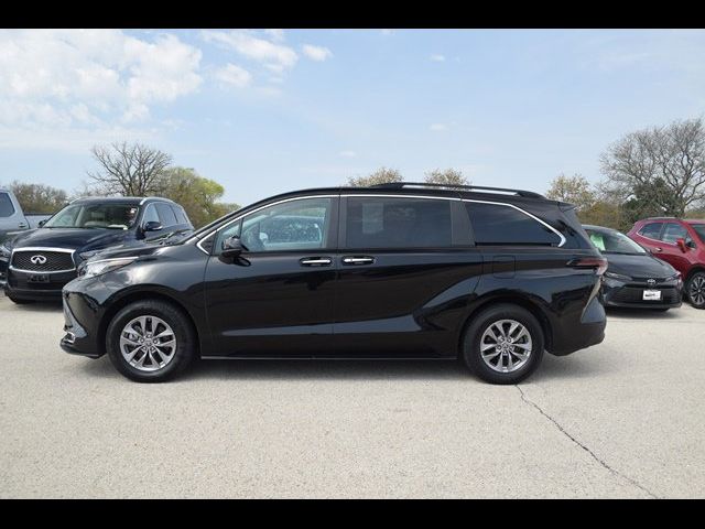 2023 Toyota Sienna XLE
