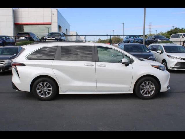 2023 Toyota Sienna XLE