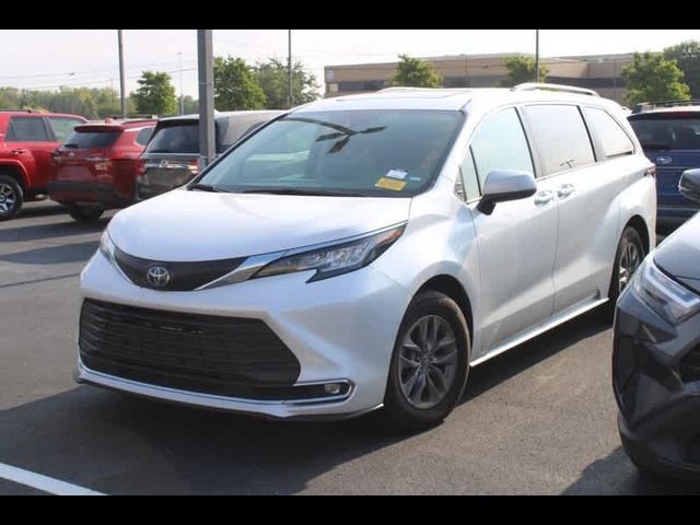 2023 Toyota Sienna XLE