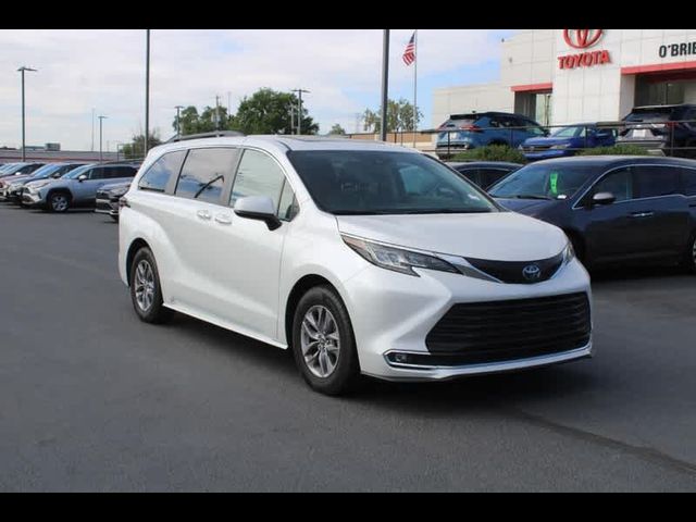 2023 Toyota Sienna XLE