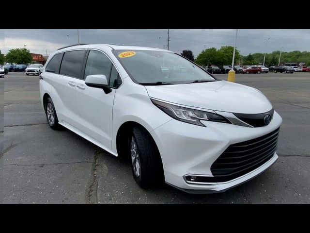 2023 Toyota Sienna XLE
