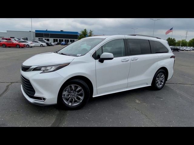 2023 Toyota Sienna XLE